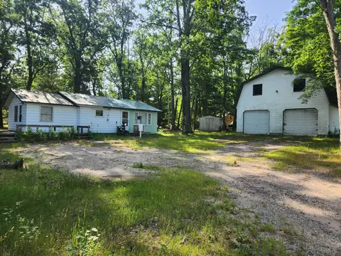 2318 W 14 Mile Rd, Bitely, MI 49309
