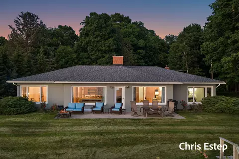 3787 N Scenic Dr, Muskegon, MI 49445