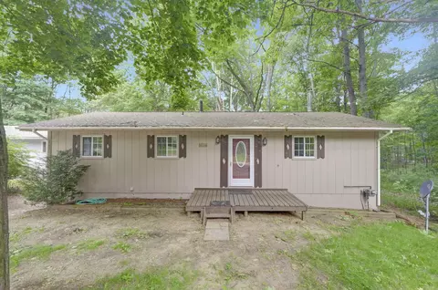 8277 W Ridge Blvd, Stanwood, MI 49346