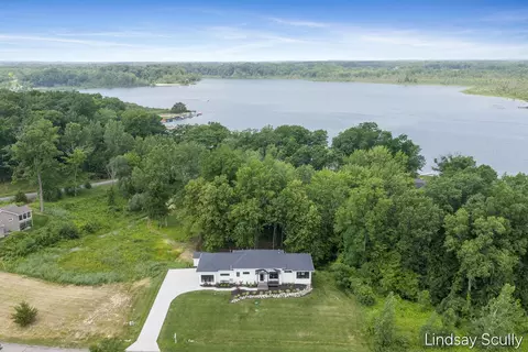 9465 Wabasis Pointe Dr NE, Greenville, MI 48838