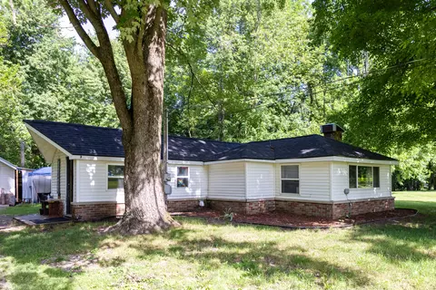 51310 Shorts Rd, Leonidas, MI 49066
