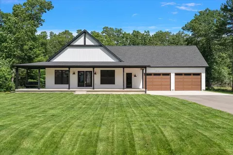 412 Sabine Dr, Muskegon, MI 49442