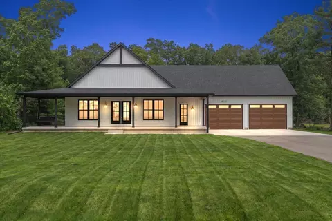 412 Sabine Dr, Muskegon, MI 49442