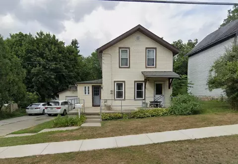 219 Maple St NE, Rockford, MI 49341