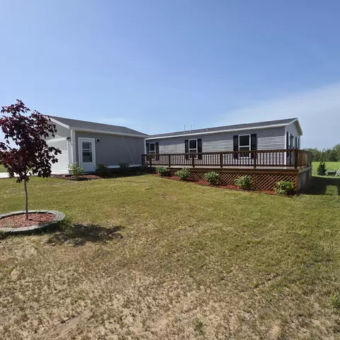 5556 W Lake Blvd, Hart, MI 49420