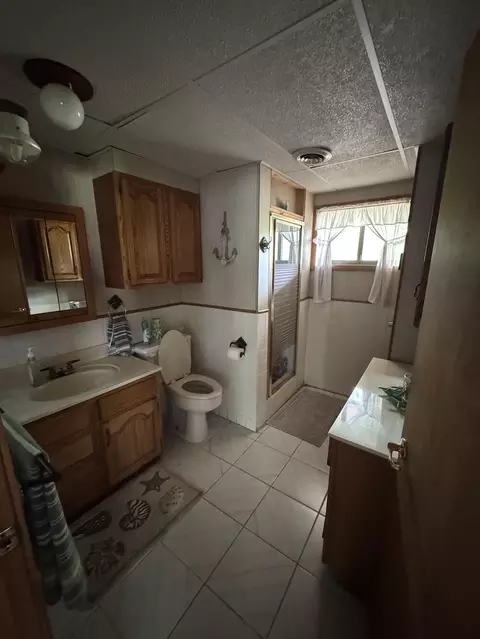 Bath - 1692 N Galbraith Rd, Mio, MI 48647 photo 1 of 3