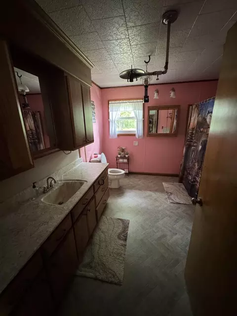 Bath - 1692 N Galbraith Rd, Mio, MI 48647 photo 2 of 3
