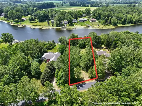 29265 Misty Pines St, Dowagiac, MI 49047