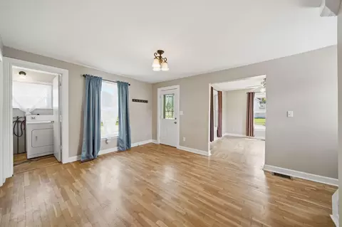 Living - 122 W Monroe St, Jackson, MI 49202 photo 3 of 4