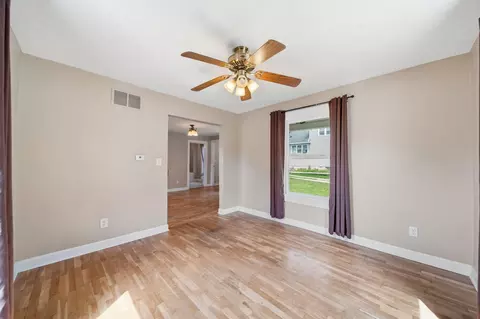 Living - 122 W Monroe St, Jackson, MI 49202 photo 2 of 4