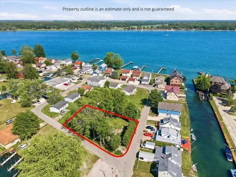 View/Area - 124 Roselawn St, Algonac, MI 48001 photo 2 of 3