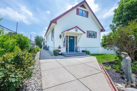 5791 Beech St, Coloma, MI 49038