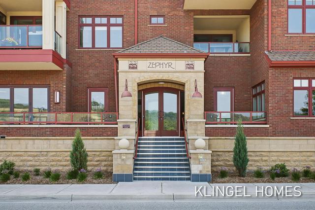 22 S Harbor Dr #202, Grand Haven, MI 49417