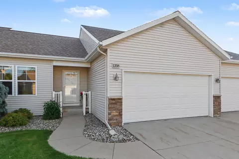 1358 S Village Cir, Kalamazoo, MI 49009