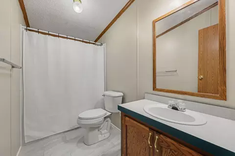 Bath - 4794 Seymour Rd, Jackson, MI 49201 photo 3 of 3
