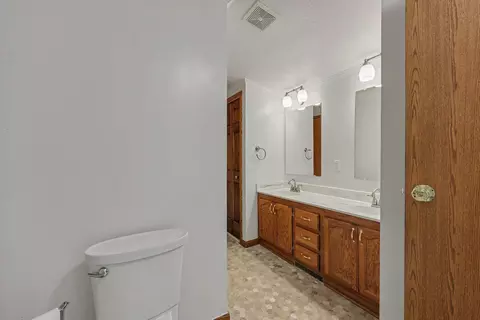 Bath - 4794 Seymour Rd, Jackson, MI 49201 photo 2 of 3