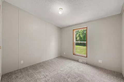 Bedroom - 4794 Seymour Rd, Jackson, MI 49201 photo 2 of 3