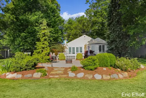 365 Big Bay Dr, Holland, MI 49424