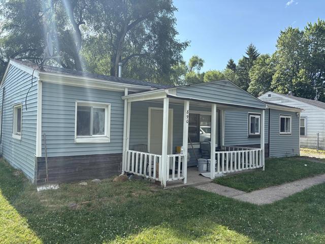890 Dons Dr, Ypsilanti, MI 48198