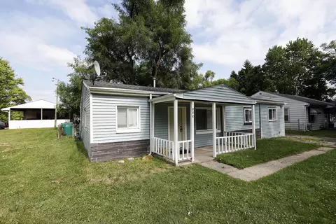 890 Dons Dr, Ypsilanti, MI 48198