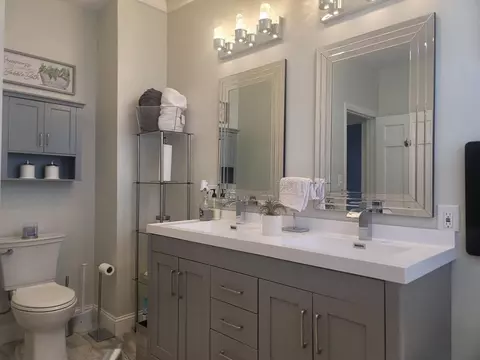 Bath - 127 N Thompson St, Jackson, MI 49202 photo 3 of 3