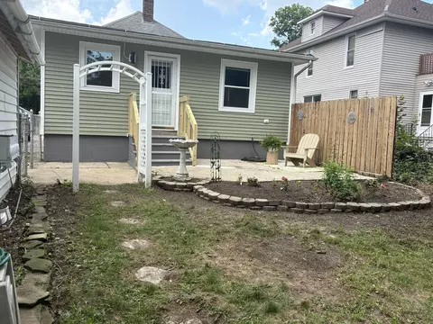 Exterior - 127 N Thompson St, Jackson, MI 49202 photo 3 of 5