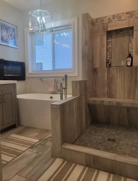 Bath - 127 N Thompson St, Jackson, MI 49202 photo 2 of 3