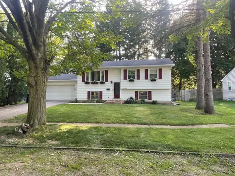 1111 Bretton Dr, Kalamazoo, MI 49006