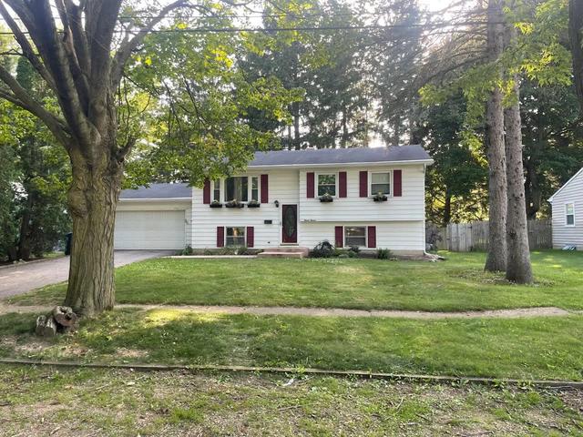 1111 Bretton Dr, Kalamazoo, MI 49006