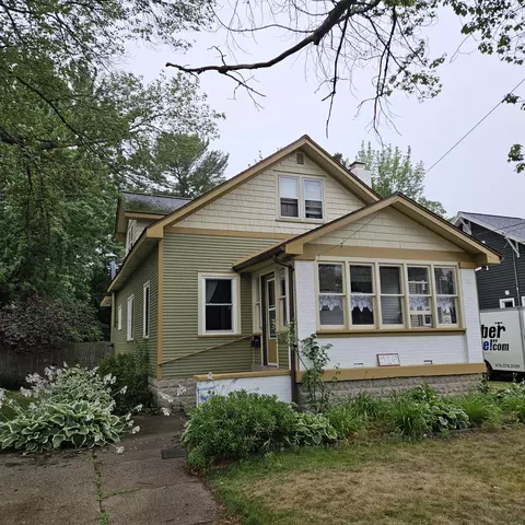 516 Exchange St, Spring Lake, MI 49456