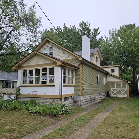 516 Exchange St, Spring Lake, MI 49456