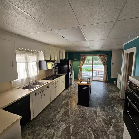 Kitchen - 516 Exchange St, Spring Lake, MI 49456 photo 2 of 3