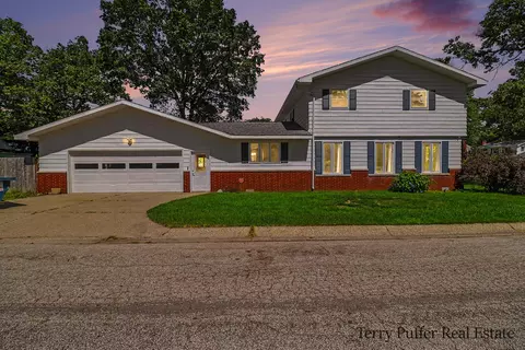 695 Miller Dr, Muskegon, MI 49445