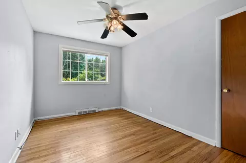 Bedroom - 17175 Moorepark Rd, Three Rivers, MI 49093 photo 7 of 8