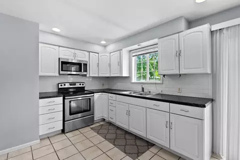 Kitchen - 17175 Moorepark Rd, Three Rivers, MI 49093 photo 3 of 5