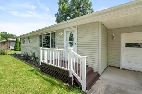Exterior - 17175 Moorepark Rd, Three Rivers, MI 49093 photo 3 of 10
