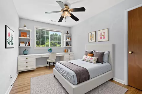 Bedroom - 17175 Moorepark Rd, Three Rivers, MI 49093 photo 6 of 8