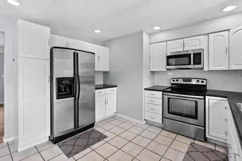 Kitchen - 17175 Moorepark Rd, Three Rivers, MI 49093 photo 4 of 5