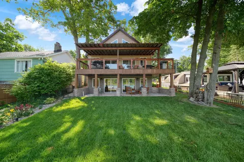 652 Swains Lake Dr, Concord, MI 49237