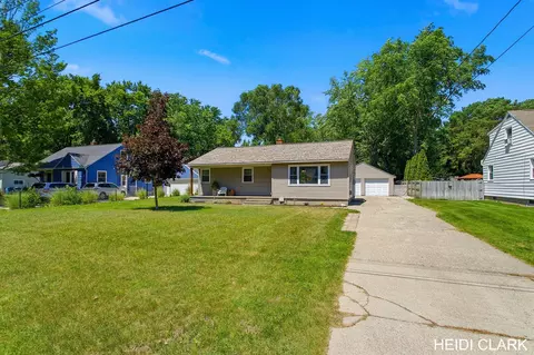16105 Gary Ave, Grand Haven, MI 49417