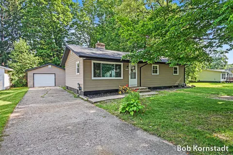 516 W Elm St, Wayland, MI 49348