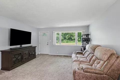 Living - 3604 Clinton Way, Jackson, MI 49201 photo 2 of 2