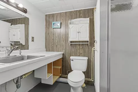 Bath - 3604 Clinton Way, Jackson, MI 49201 photo 3 of 3