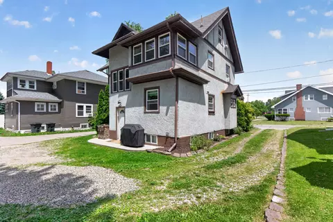 Exterior - 1046 Fourth St, Jackson, MI 49203 photo 11 of 15