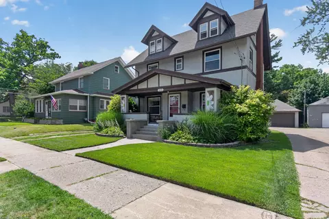Exterior - 1046 Fourth St, Jackson, MI 49203 photo 3 of 15