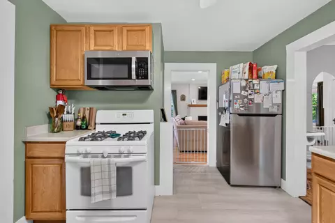 Kitchen - 1046 Fourth St, Jackson, MI 49203 photo 3 of 3