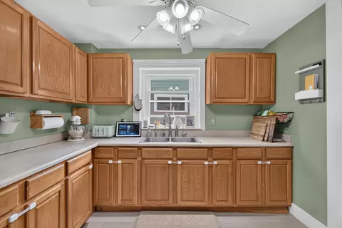 Kitchen - 1046 Fourth St, Jackson, MI 49203 photo 1 of 3