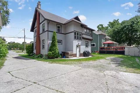 Exterior - 1046 Fourth St, Jackson, MI 49203 photo 9 of 15