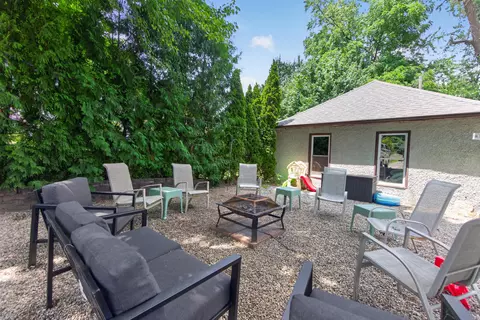 Exterior - 1046 Fourth St, Jackson, MI 49203 photo 13 of 15