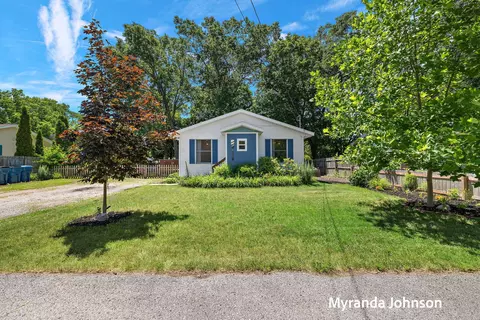 357 S Lake Ave, Spring Lake, MI 49456